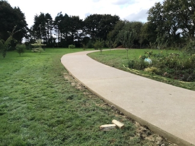 Création d'allée en béton désactivé à Morlaix